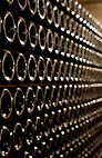Bouteilles en cave - Phase de transformation des vins tranquilles en cr&eacute;mants 